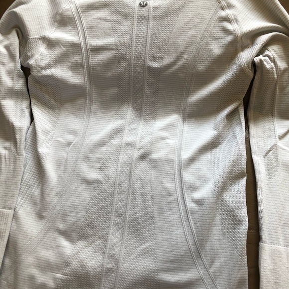 Lululemon, Women’s 6, Swiftly Tech Long Sleeve Crew, GUC - Picture 9 of 16